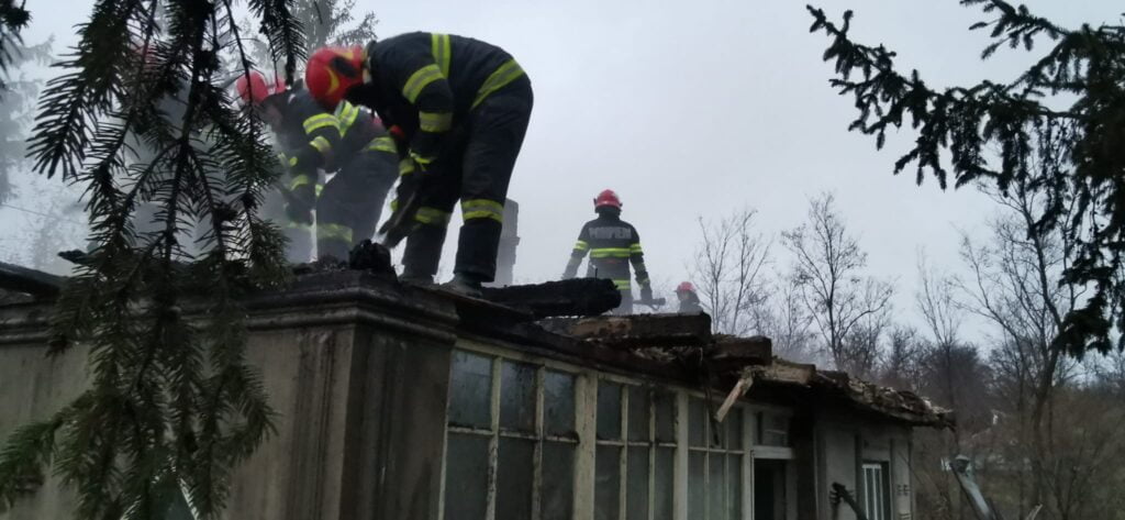 Incendiu casă Bocnița, com. Sinești